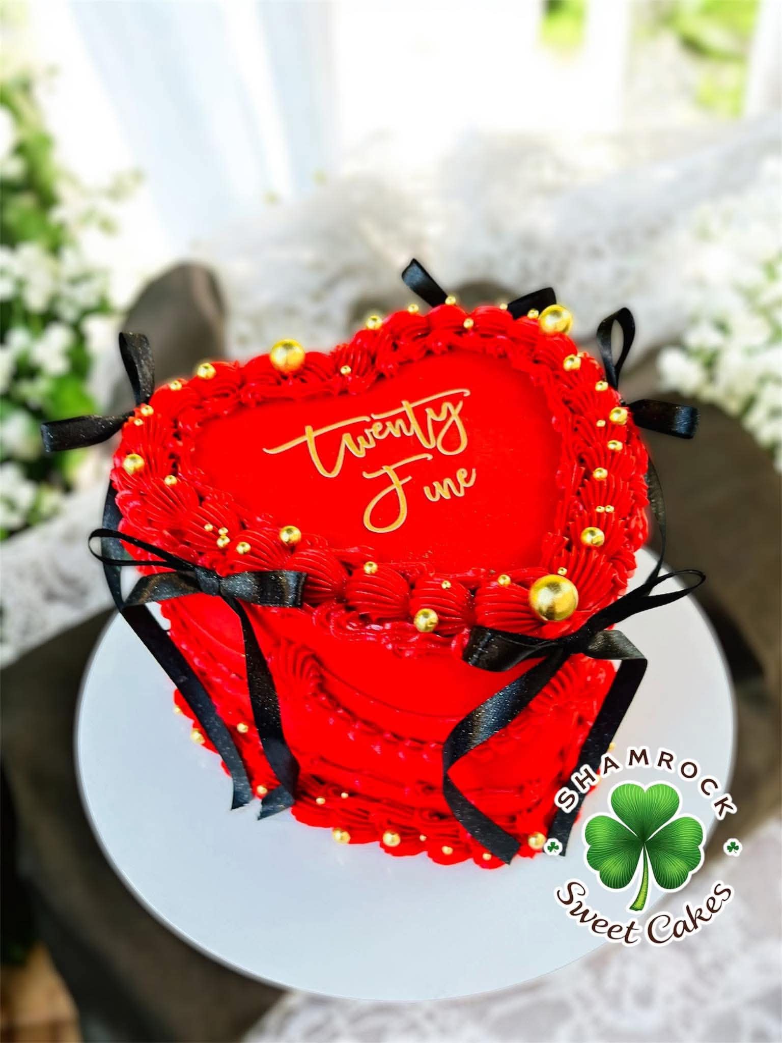 Custom cake design 10 by Shamrock Sweet Cakes